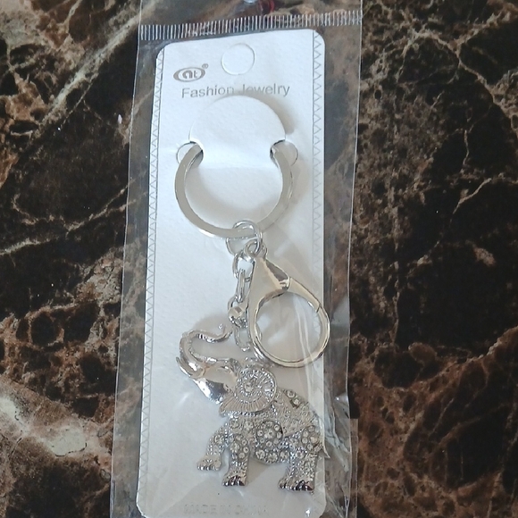 Fashion Jewelry Accessories - Sparkling Silver Elephant Keychain